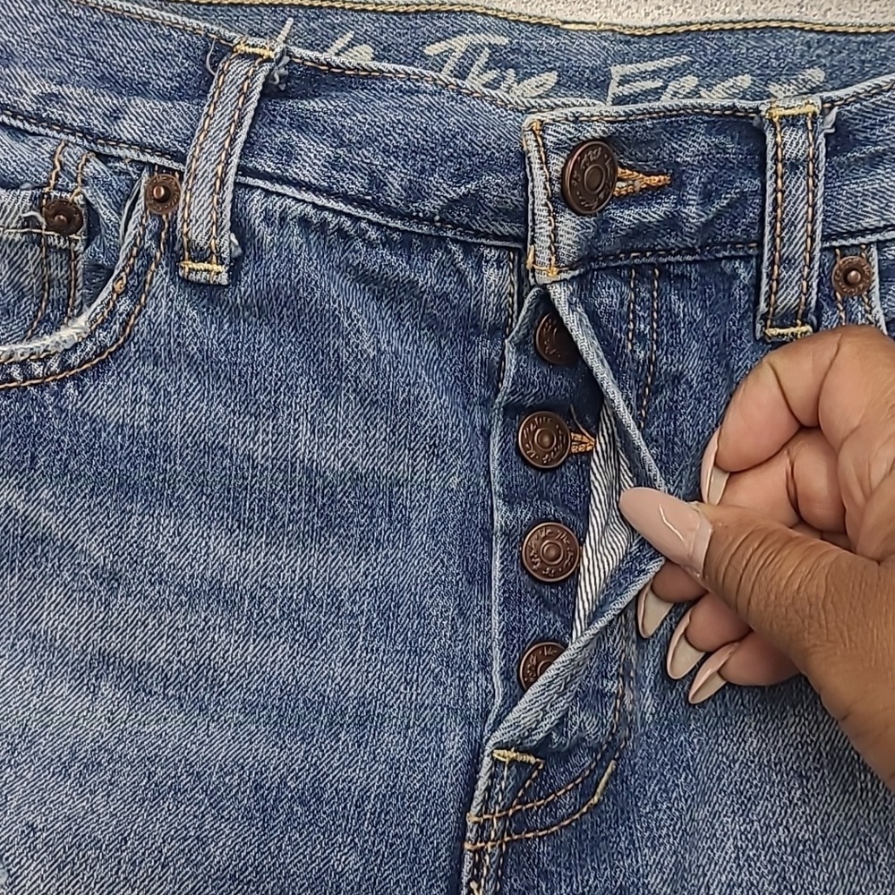 We The Free Distressed Denim Shorts Size 28 - Picture 4 of 7